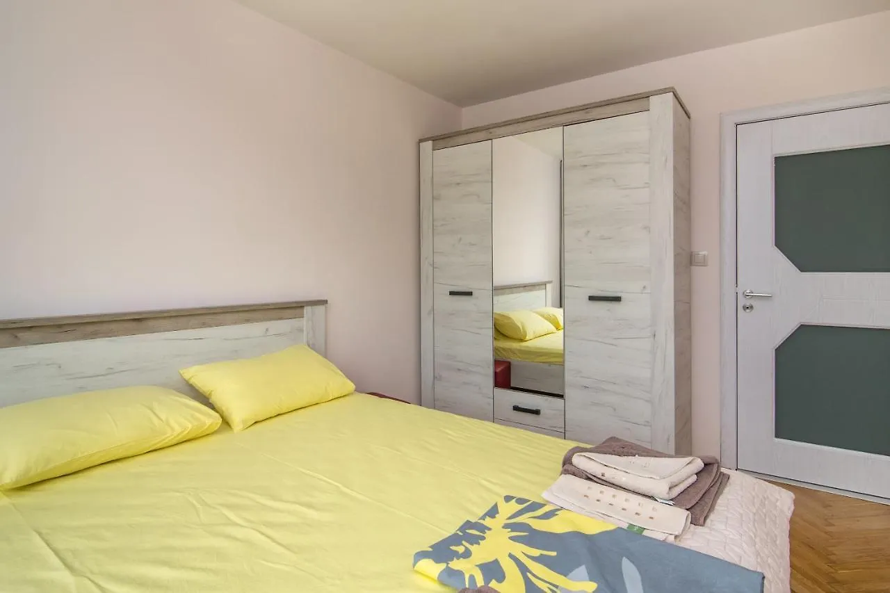 Central Train Station Flat With Port View Varna Apartment