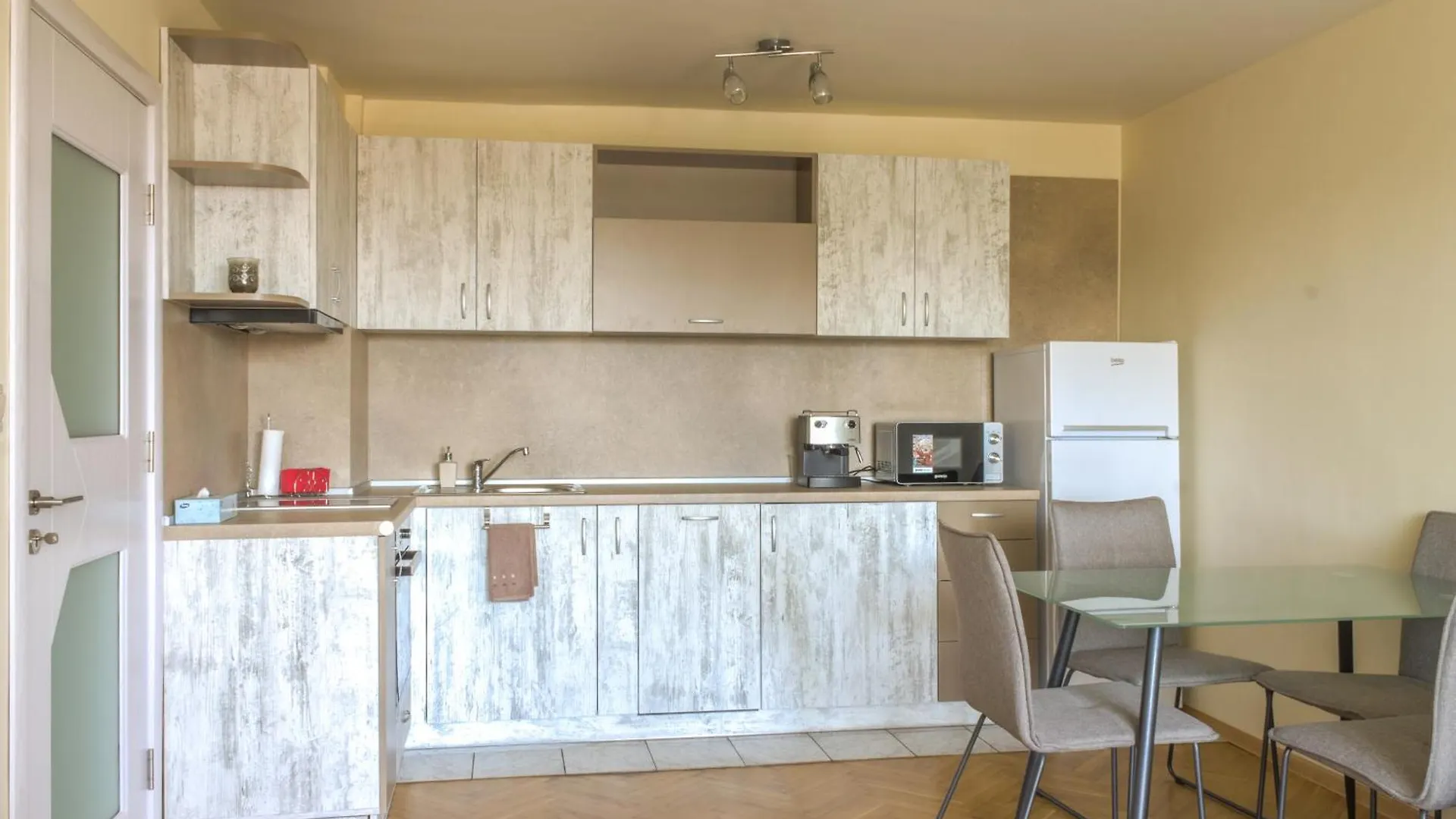 Central Train Station Flat With Port View Varna