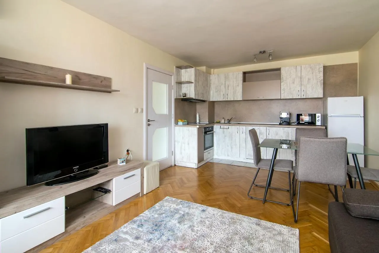Central Train Station Flat With Port View Varna