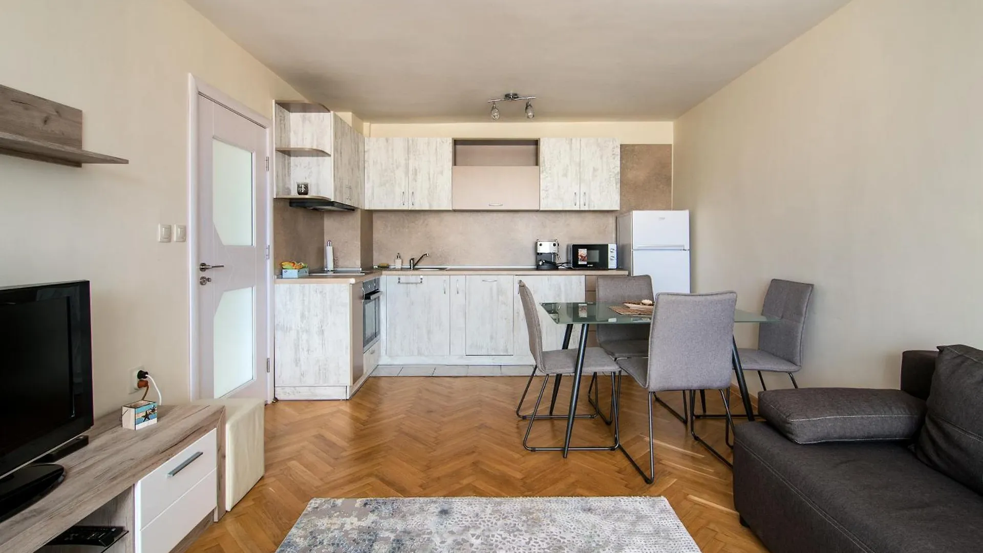 Apartment Central Train Station Flat With Port View Varna